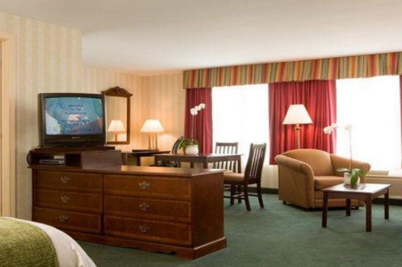 Radisson Hotel And Suites Chelmsford-Lowell Exteriör bild