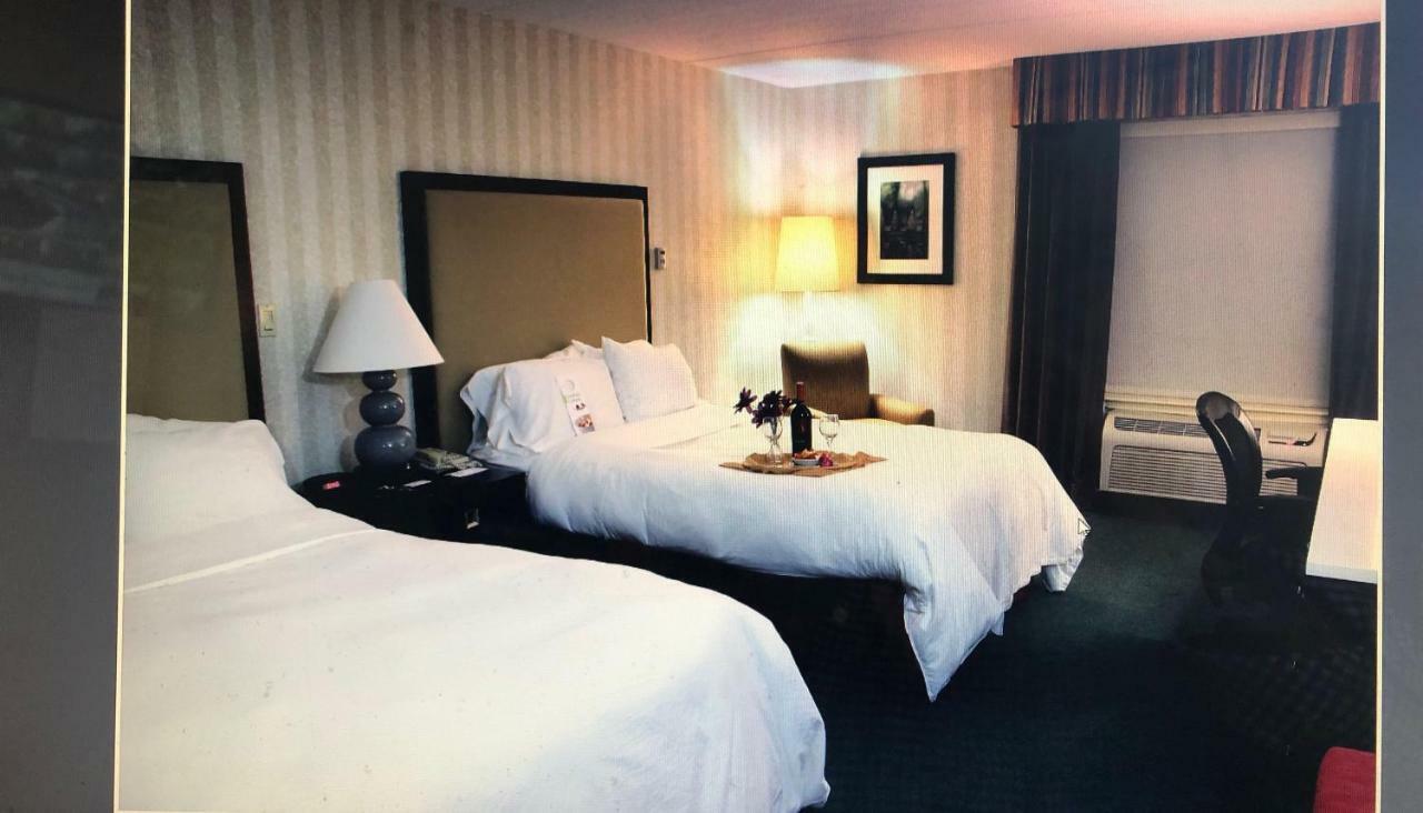 Radisson Hotel And Suites Chelmsford-Lowell Exteriör bild